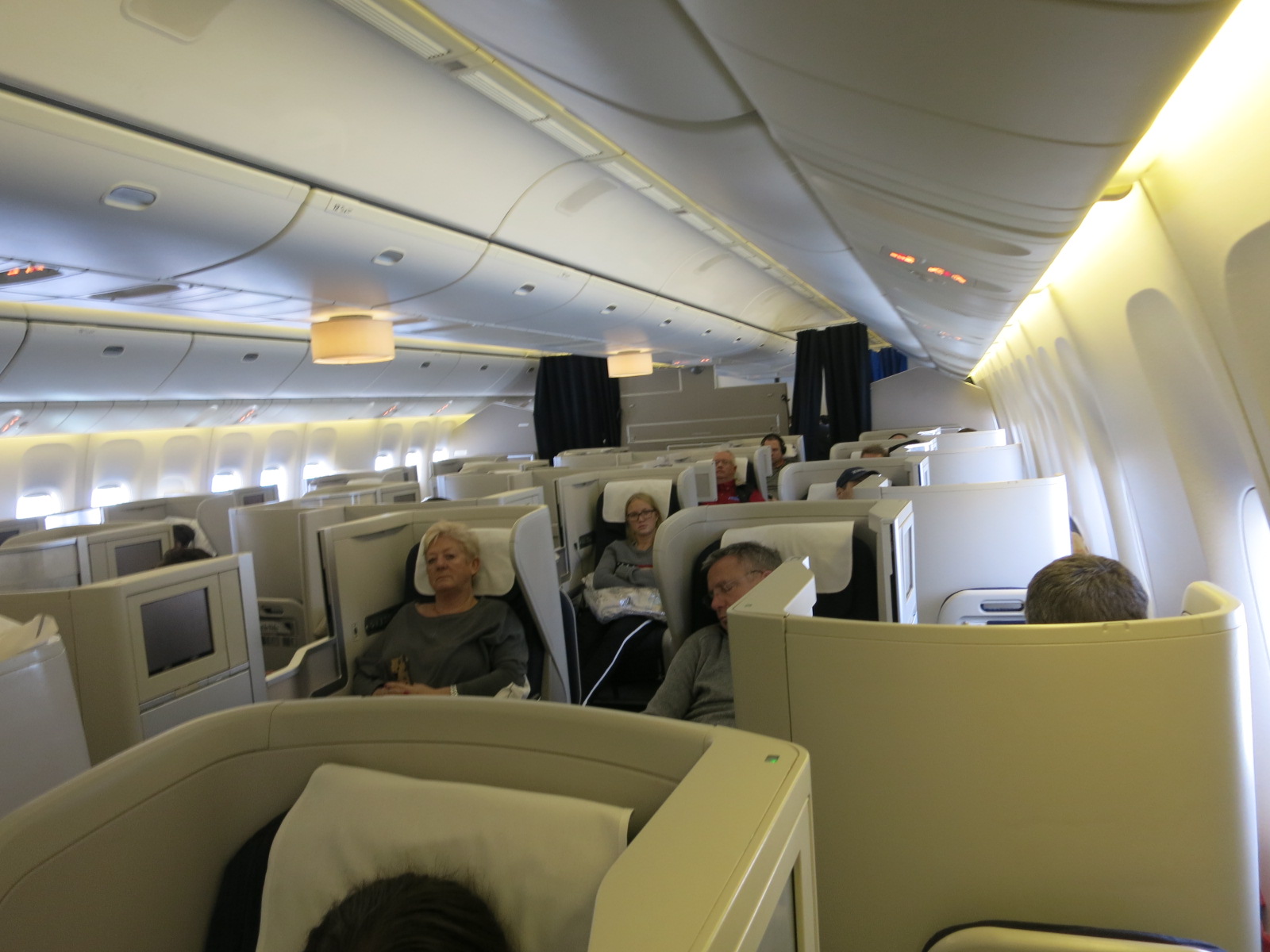 Which is Better: American Airlines vs British Airways Business Class