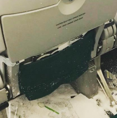Starbucks Elite Status Fast Track and Passengers Destroying Their Seats - View from the Wing